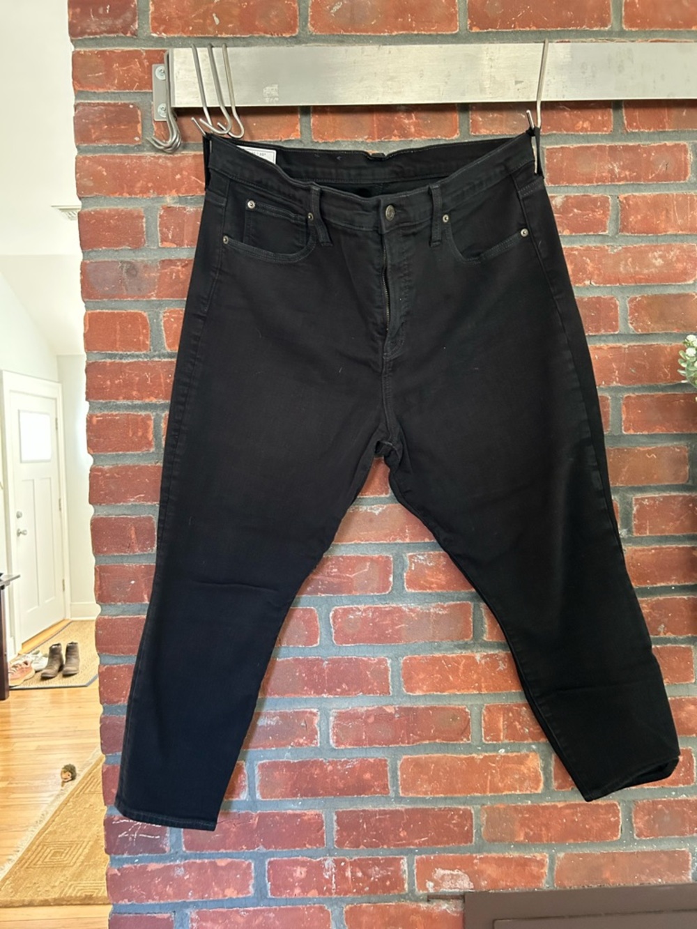 GAP True Skinny High-Rise Jeans in Black